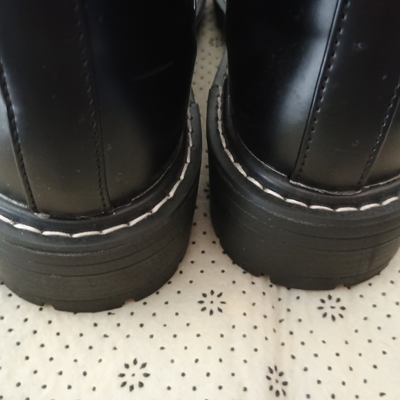 Ichigo Women's Black Chelsea Ankle Booties - Picture 11 of 12